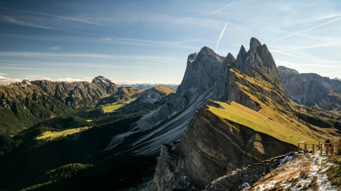 Dolomiti: nuova tariffa di accesso ai sentieri del Seceda dopo il boom di turisti